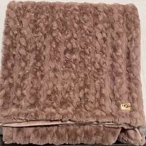 UGG Cozy Pink Cable Knit Throw Blanket
